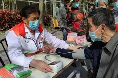 中醫(yī)問診、康復(fù)推拿……寶山這個(gè)街道持續(xù)開展健康咨詢志愿服務(wù)活動(dòng)