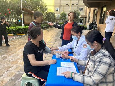 金水區(qū)未來路街道義診服務 暖心守護居民健康，健康咨詢送到家門口